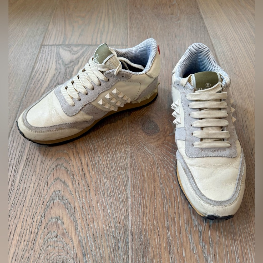 Valentino Garavani Women’s Leather Low Top Rock Stud Sneakers Tennis Shoes 35.5